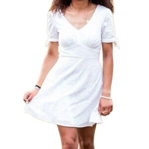 Copper key white embroidered dress sz m